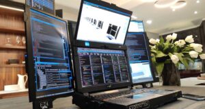 Lee más sobre el artículo Aurora 7, una sorprendente computadora portátil con 7 pantallas