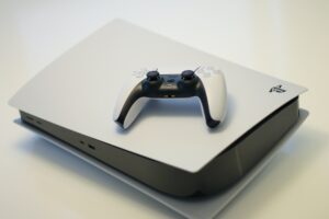 Lee más sobre el artículo Reseña de PS5, características y análisis de la nueva y mejor consola de SONY
